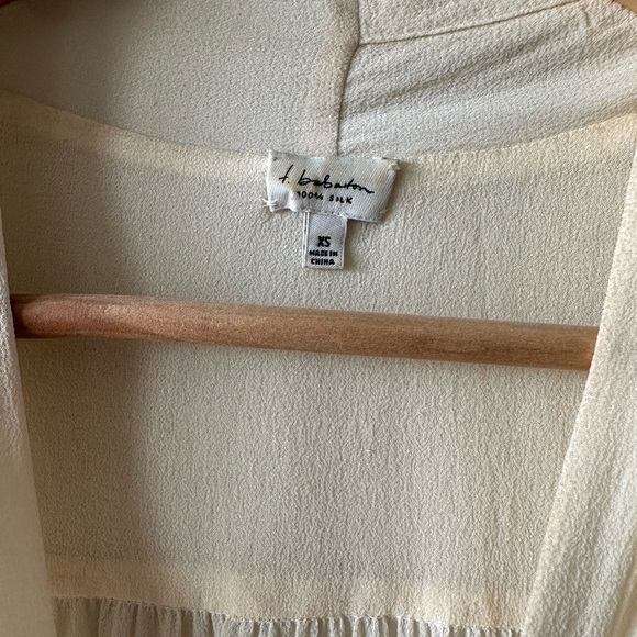 Aritiza T. babaton 100% Silk blouse size xs - Picture 4 of 4